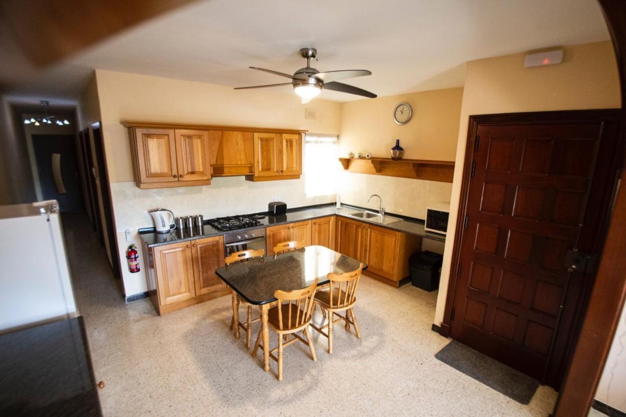Apartment 5 Mins Away From The Beach. St. Paul's Bay Exterior photo
